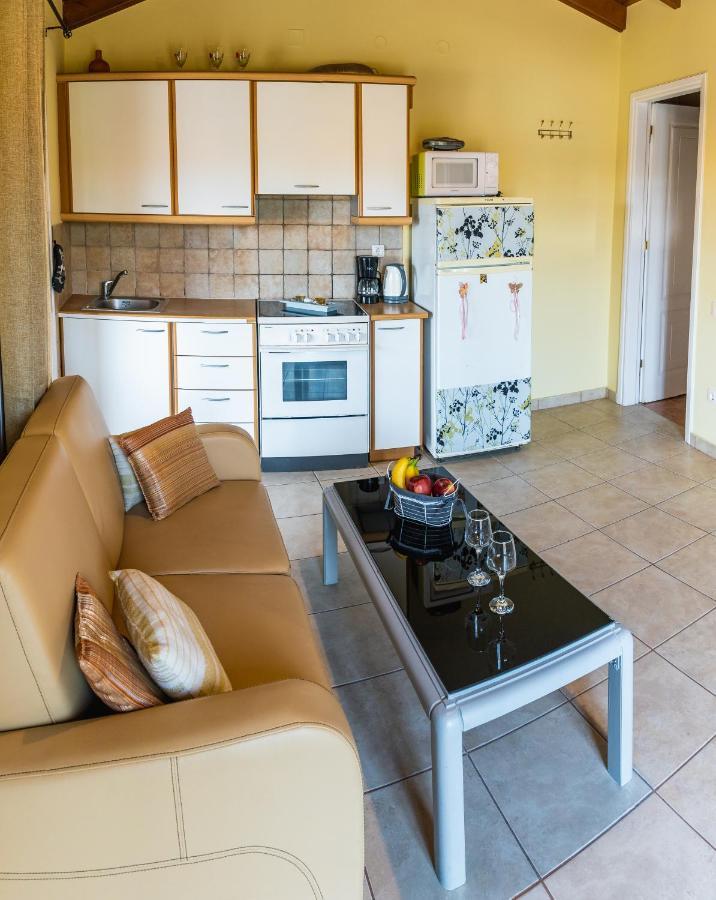 Julia΄S Apartment Alepou Bagian luar foto